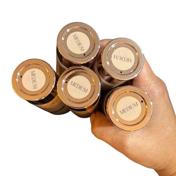 Doll 10 Foundation Lot 5 Shade Medium HydraLux Smoothing BRAND NEW Retail $240 - Picture 2 of 7